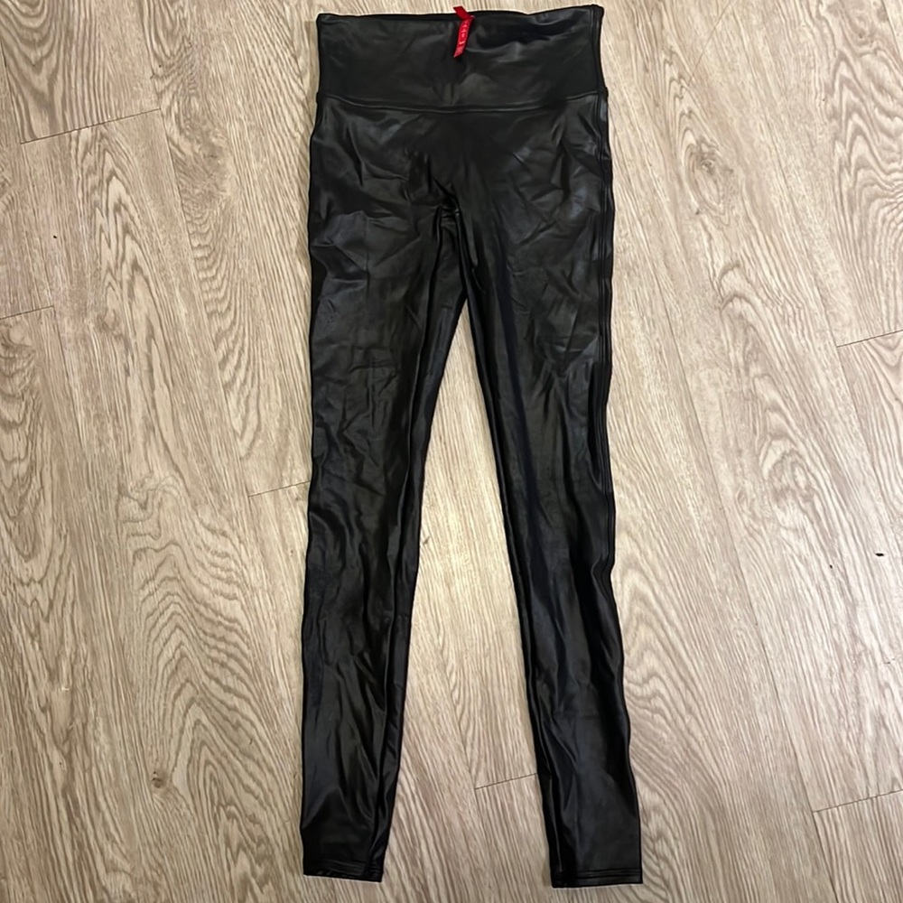 Spanx faux leather leggings. Size small. Only worn a couple of times.